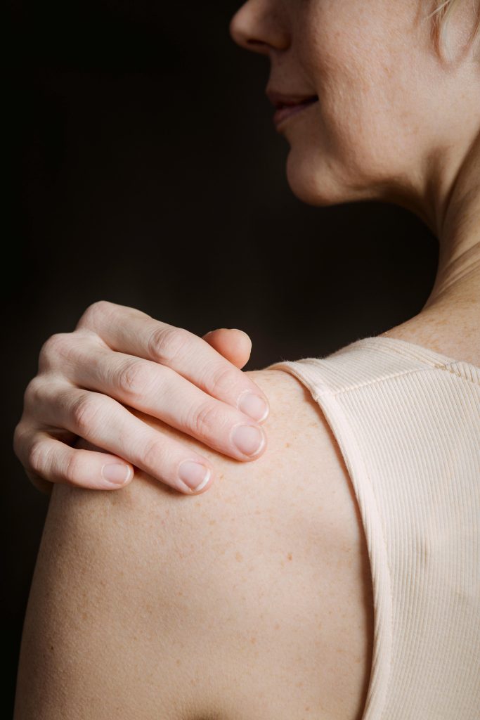 Frozen shoulder physiotherapy treatment at Four Oaks Physio, Sutton Coldfield
